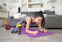 Jak cvičit v karanténě? Vyzkoušejte prkno. prkno cvik