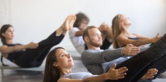 ZDVIH NOHOU VLEŽE – účinný cvik na vypouklé břicho zdvih nohou vleže cvik